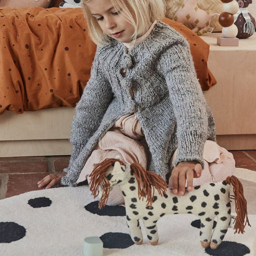 Darling - Little Pelle Pony - Offwhite / Black par OYOY Living Design - Kids - 3 to 6 years old | Jourès Canada
