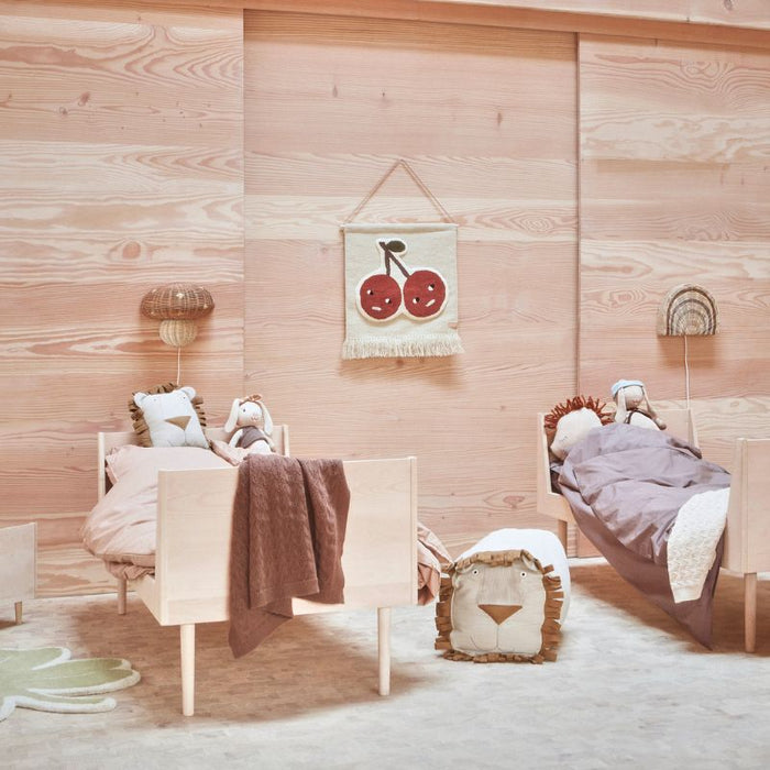 Lit de poupée  rétro en bois- Naturel par OYOY Living Design - $100 et plus | Jourès Canada