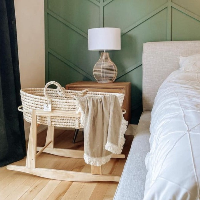 Organic Wicker Moses Wooden Base Support - Cradle par Mustbebaby - Baby Rockers, Cribs, Moses and Bedding | Jourès Canada