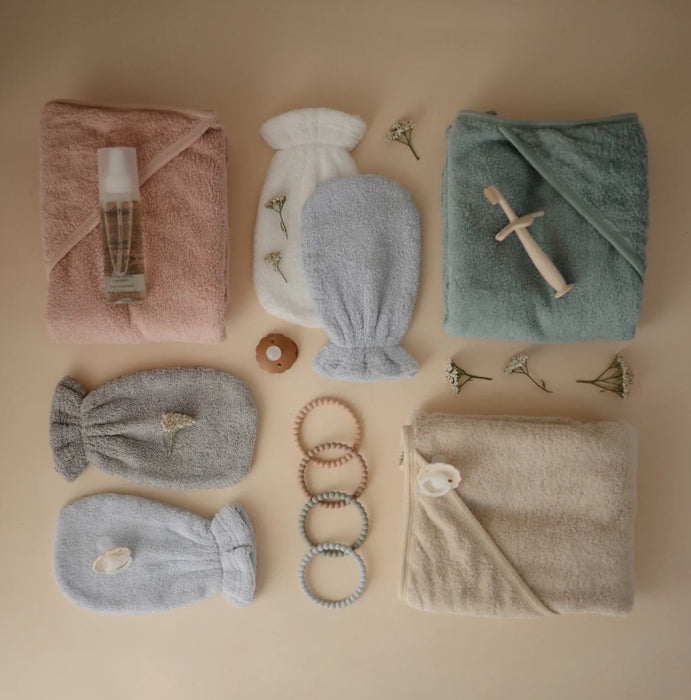 Organic cotton hooded towel - Fog par Mushie - Baby | Jourès Canada