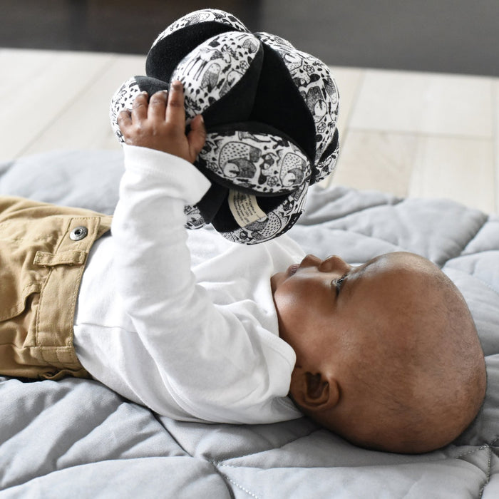 Sensory Puzzle Ball - Nordic par Wee Gallery - Baby | Jourès Canada
