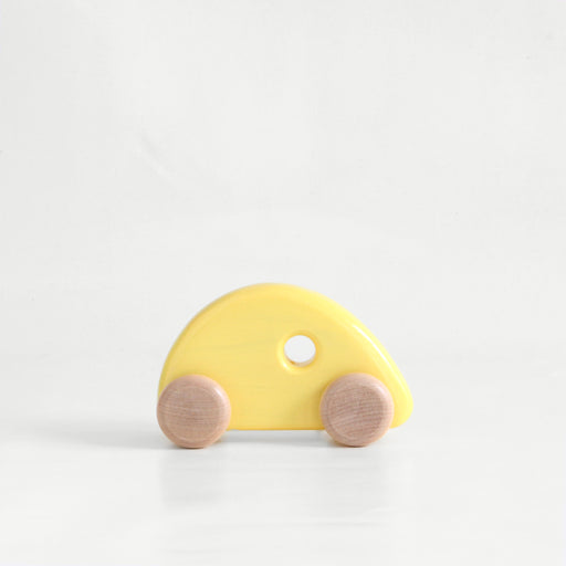 Wooden Car - Yellow - Made in Canada par Caribou - Caribou | Jourès Canada